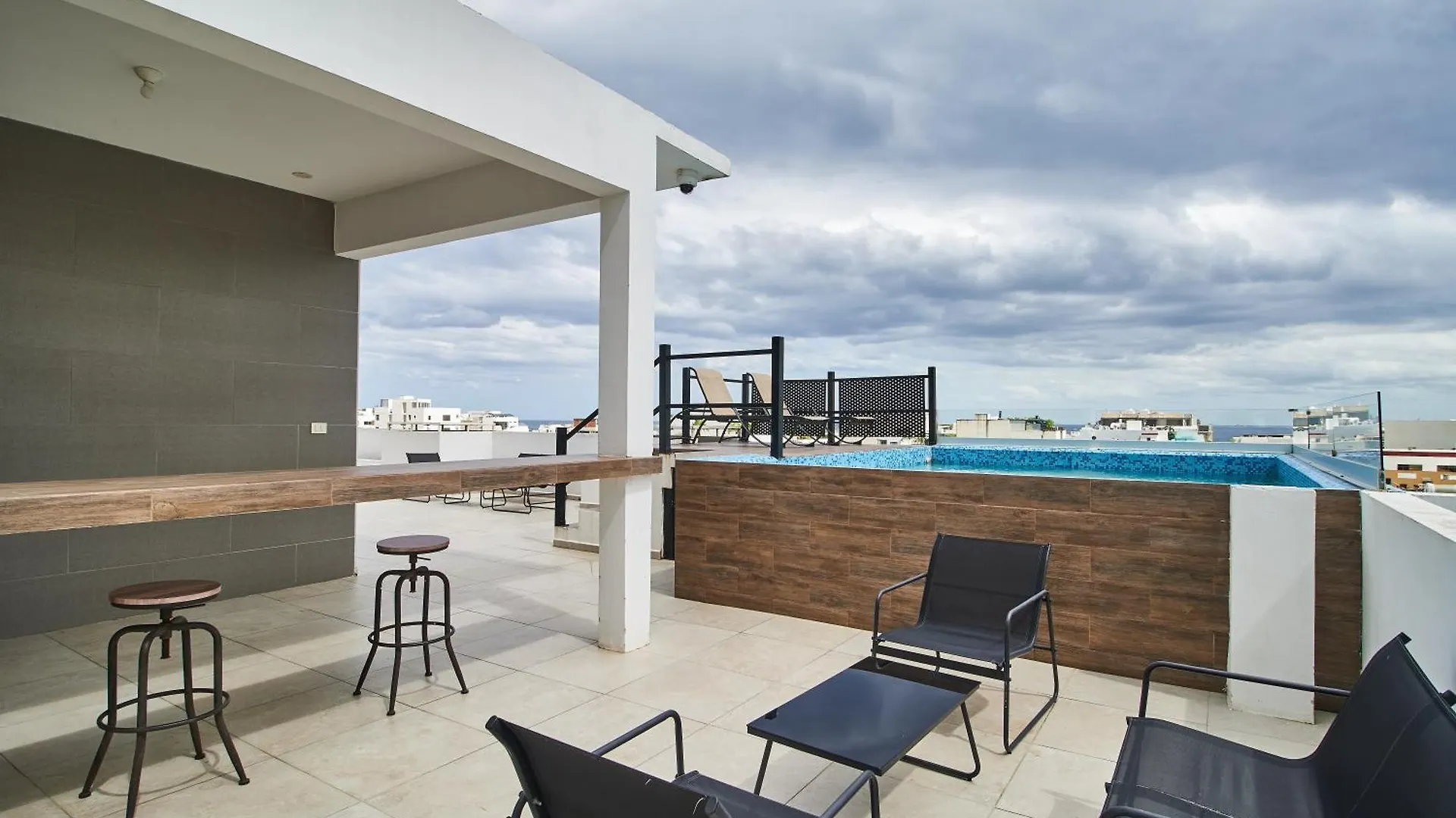 Aparthotel Torre 42 Playa Del Carmen By Lockey