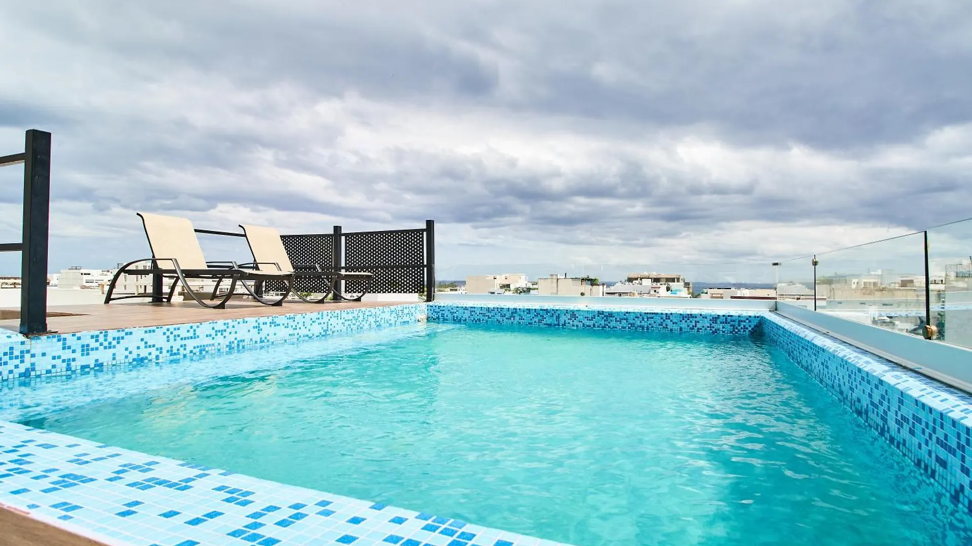 Aparthotel Torre 42 Playa Del Carmen By Lockey